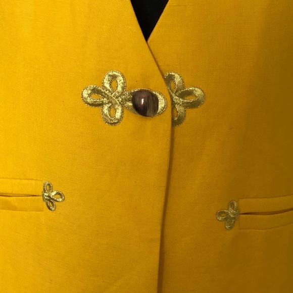 STUNNING Skirt & Jacket Suit - Picture 2 of 11